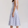 Emely – Midi-Sommerkleid aus Stretch-Baumwolle mit blauem Blumenprint Emely – Midi-Sommerkleid aus Stretch-Baumwolle mit blauem Blumenprint