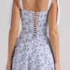 Emely – Midi-Sommerkleid aus Stretch-Baumwolle mit blauem Blumenprint Emely – Midi-Sommerkleid aus Stretch-Baumwolle mit blauem Blumenprint