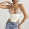 Emilee – Korsett aus elfenbeinfarbenem Satin und Spitze Emilee – Korsett aus elfenbeinfarbenem Satin und Spitze
