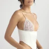 Emilee – Korsett aus elfenbeinfarbenem Satin und Spitze Emilee – Korsett aus elfenbeinfarbenem Satin und Spitze