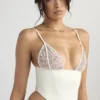 Emilee – Korsett aus elfenbeinfarbenem Satin und Spitze Emilee – Korsett aus elfenbeinfarbenem Satin und Spitze