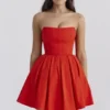 Emmanuela Italian Tomato trägerloses Plissee-Minikleid Emmanuela Italian Tomato trägerloses Plissee-Minikleid