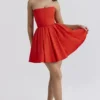 Emmanuela Italian Tomato trägerloses Plissee-Minikleid Emmanuela Italian Tomato trägerloses Plissee-Minikleid