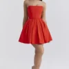 Emmanuela Italian Tomato trägerloses Plissee-Minikleid Emmanuela Italian Tomato trägerloses Plissee-Minikleid