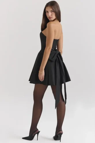 Emmanuela Schwarzes trägerloses Minikleid mit abnehmbarem Schleifen