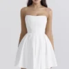 Emmanuela Weißes, trägerloses, plissiertes Minikleid Emmanuela Weißes, trägerloses, plissiertes Minikleid
