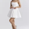 Emmanuela Weißes, trägerloses, plissiertes Minikleid Emmanuela Weißes, trägerloses, plissiertes Minikleid
