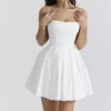 Emmanuela Weißes, trägerloses, plissiertes Minikleid Emmanuela Weißes, trägerloses, plissiertes Minikleid