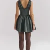 Emmeliette Mini-Kleid aus satinfarbenem Waldgrün Emmeliette Mini-Kleid aus satinfarbenem Waldgrün