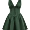 Emmeliette Mini-Kleid aus satinfarbenem Waldgrün Emmeliette Mini-Kleid aus satinfarbenem Waldgrün