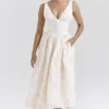 Emmelina Vintage Elfenbeinfarbenes Sommerkleid mit Blumenstickerei Emmelina Vintage Elfenbeinfarbenes Sommerkleid mit Blumenstickerei