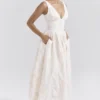 Emmelina Vintage Elfenbeinfarbenes Sommerkleid mit Blumenstickerei Emmelina Vintage Elfenbeinfarbenes Sommerkleid mit Blumenstickerei