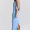 Eva Maxikleid in toskanischem Blau mit Blumenstickerei Eva Maxikleid in toskanischem Blau mit Blumenstickerei