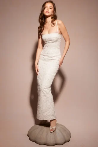 Eva – Weißes Maxikleid aus floraler Spitze