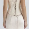 Eve – Maxikleid aus elfenbeinfarbenem Satin mit Korsett – Limited Edition Eve – Maxikleid aus elfenbeinfarbenem Satin mit Korsett – Limited Edition