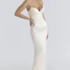 Eve – Maxikleid aus elfenbeinfarbenem Satin mit Korsett – Limited Edition Eve – Maxikleid aus elfenbeinfarbenem Satin mit Korsett – Limited Edition
