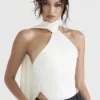 Farrah – Elfenbeinfarbener Satin-Bodys mit Wickelhals Farrah – Elfenbeinfarbener Satin-Bodys mit Wickelhals