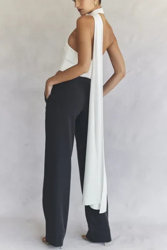 Farrah – Elfenbeinfarbener Satin-Bodys mit Wickelhals