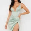 Faye Midi-Korsetts-Kleid aus Pistaziengrünem Satin Faye Midi-Korsetts-Kleid aus Pistaziengrünem Satin