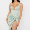 Faye Midi-Korsetts-Kleid aus Pistaziengrünem Satin Faye Midi-Korsetts-Kleid aus Pistaziengrünem Satin