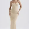 Fayette Beige Weiches, flauschiges Strick-Maxikleid Fayette Beige Weiches, flauschiges Strick-Maxikleid