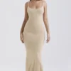 Fayette Beige Weiches, flauschiges Strick-Maxikleid Fayette Beige Weiches, flauschiges Strick-Maxikleid
