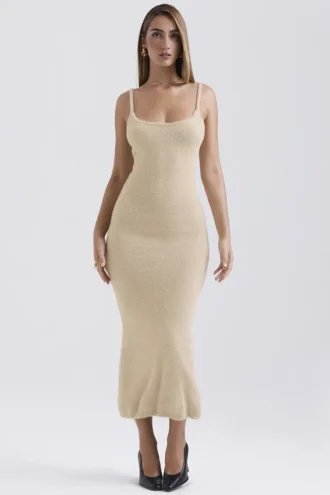 Fayette Beige Weiches, flauschiges Strick-Maxikleid