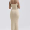 Fayette Beige Weiches, flauschiges Strick-Maxikleid Fayette Beige Weiches, flauschiges Strick-Maxikleid
