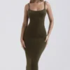 Fayette Khaki – Weiches, flauschiges Strick-Maxikleid Fayette Khaki – Weiches, flauschiges Strick-Maxikleid