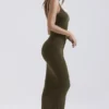 Fayette Khaki – Weiches, flauschiges Strick-Maxikleid Fayette Khaki – Weiches, flauschiges Strick-Maxikleid