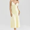 Felicity Buttergelbes, schräg geschnittenes Midi-Kleid aus Satin Felicity Buttergelbes, schräg geschnittenes Midi-Kleid aus Satin