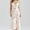Felicity – Midi-Kleid aus Satin mit Blumenprint in Elfenbein, schräg geschnitten Felicity – Midi-Kleid aus Satin mit Blumenprint in Elfenbein, schräg geschnitten