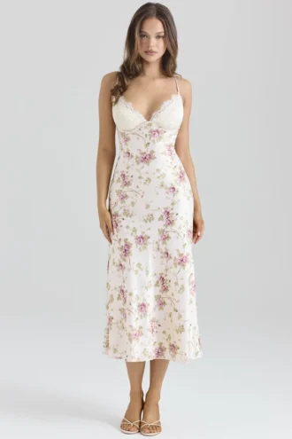 Felicity – Midi-Kleid aus Satin mit Blumenprint in Elfenbein, schräg geschnitten
