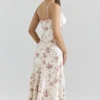 Felicity – Midi-Kleid aus Satin mit Blumenprint in Elfenbein, schräg geschnitten Felicity – Midi-Kleid aus Satin mit Blumenprint in Elfenbein, schräg geschnitten