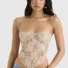 Fernanda Cremefarbenes Paisley-Spitzen-Oberteil Fernanda Cremefarbenes Paisley-Spitzen-Oberteil