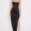 Flora – Midi-Kleid aus schwarzem Satin mit Plissee und Korsett Flora – Midi-Kleid aus schwarzem Satin mit Plissee und Korsett