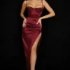 Flora Weinrotes Satin-Midi-Kleid mit Falten und Korsetts Flora Weinrotes Satin-Midi-Kleid mit Falten und Korsetts