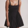 Florianne Schwarzes Minikleid mit Schleifen Florianne Schwarzes Minikleid mit Schleifen