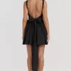 Florianne Schwarzes Minikleid mit Schleifen Florianne Schwarzes Minikleid mit Schleifen