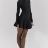 Francesca – Schwarzes Godet-Minikleid aus Stretch-Crêpe Francesca – Schwarzes Godet-Minikleid aus Stretch-Crêpe
