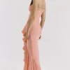 Gabbi Peach Mesh-Abendkleid mit Rüschen vorne