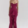 Gabbi Weinrotes Abendkleid mit Rüschen vorne Gabbi Weinrotes Abendkleid mit Rüschen vorne