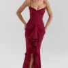 Gabbi Weinrotes Abendkleid mit Rüschen vorne Gabbi Weinrotes Abendkleid mit Rüschen vorne