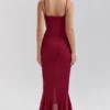 Gabbi Weinrotes Abendkleid mit Rüschen vorne Gabbi Weinrotes Abendkleid mit Rüschen vorne