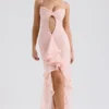 Gabriella – Weiches, pfirsichfarbenes Abendkleid mit Rüschen vorne Gabriella – Weiches, pfirsichfarbenes Abendkleid mit Rüschen vorne