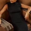 Gaia Schwarzes Midi-Kleid mit Rollkragen aus Kaschmirmischung Gaia Schwarzes Midi-Kleid mit Rollkragen aus Kaschmirmischung