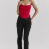 Genevieve – Korsett aus scharlachrotem Satin mit Spitzenrücken Genevieve – Korsett aus scharlachrotem Satin mit Spitzenrücken