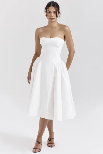 Georgiana – Weißes, trägerloses Midi-Sommerkleid aus Baumwolle