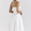 Georgiana – Weißes, trägerloses Midi-Sommerkleid aus Baumwolle Georgiana – Weißes, trägerloses Midi-Sommerkleid aus Baumwolle