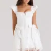 Giglio Weißes Minikleid mit Broderie-Anglaise-Rüschen Giglio Weißes Minikleid mit Broderie-Anglaise-Rüschen